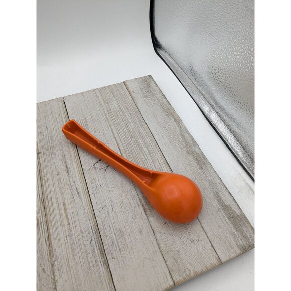 Vintage Rubbermaid 1910 Orange Plastic Ice Cream Scoop 7 1/2" #1 - Picture 4 of 7